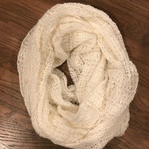 White knitted scarf lightweight